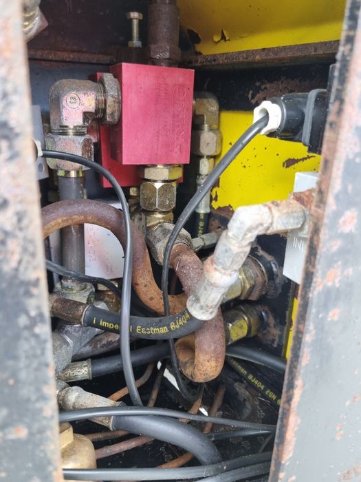 Szczotka zamiatarka pług do śniegu 2w1  z Wojska z własną hydrauliką