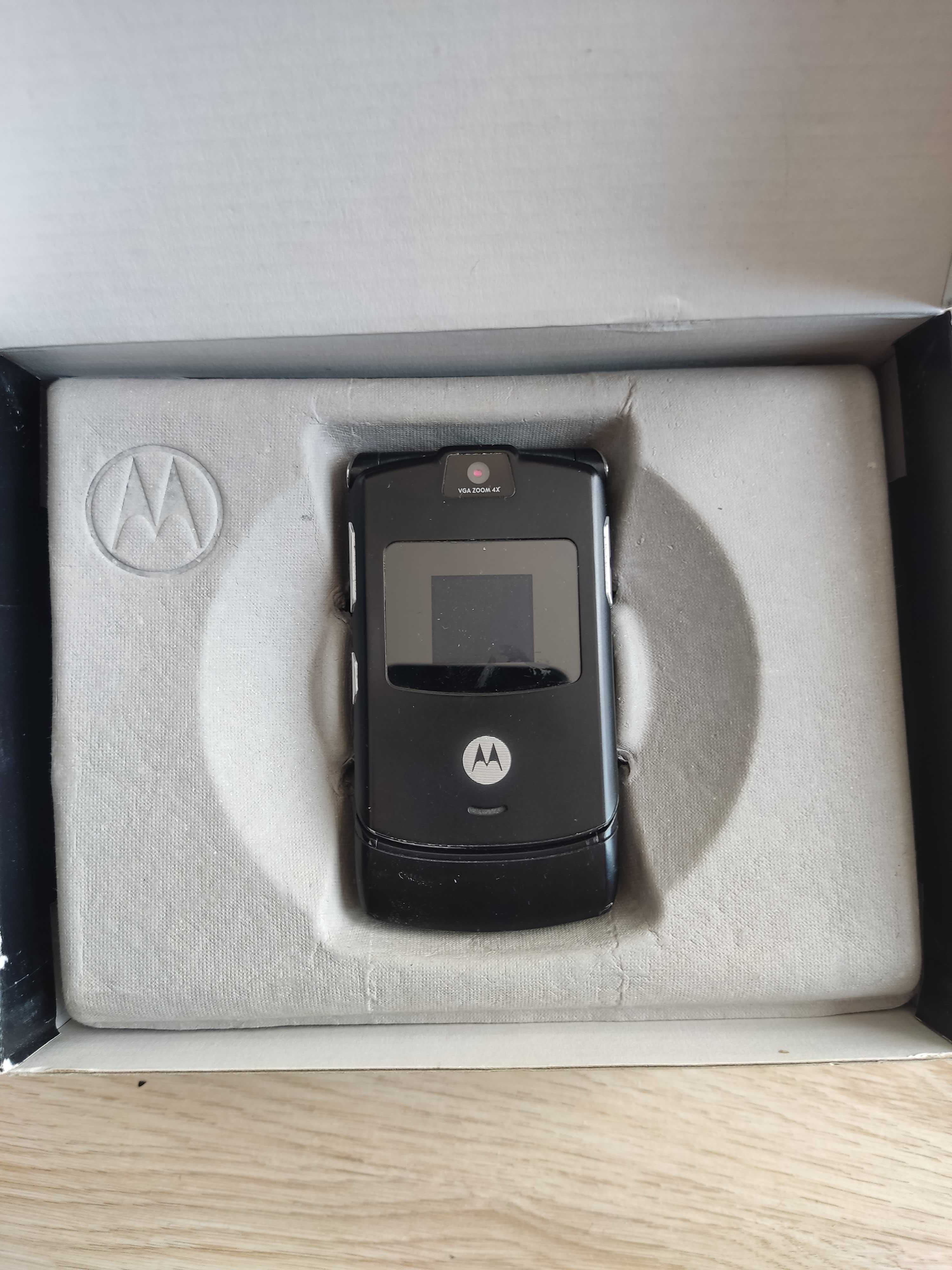 (Okazja) Telefon Motorola RAZR V3 Czarny