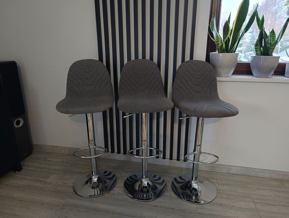 Krzesła barowe ,,hookery''