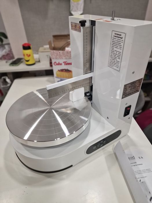 Аппарат для декорирования тортов.