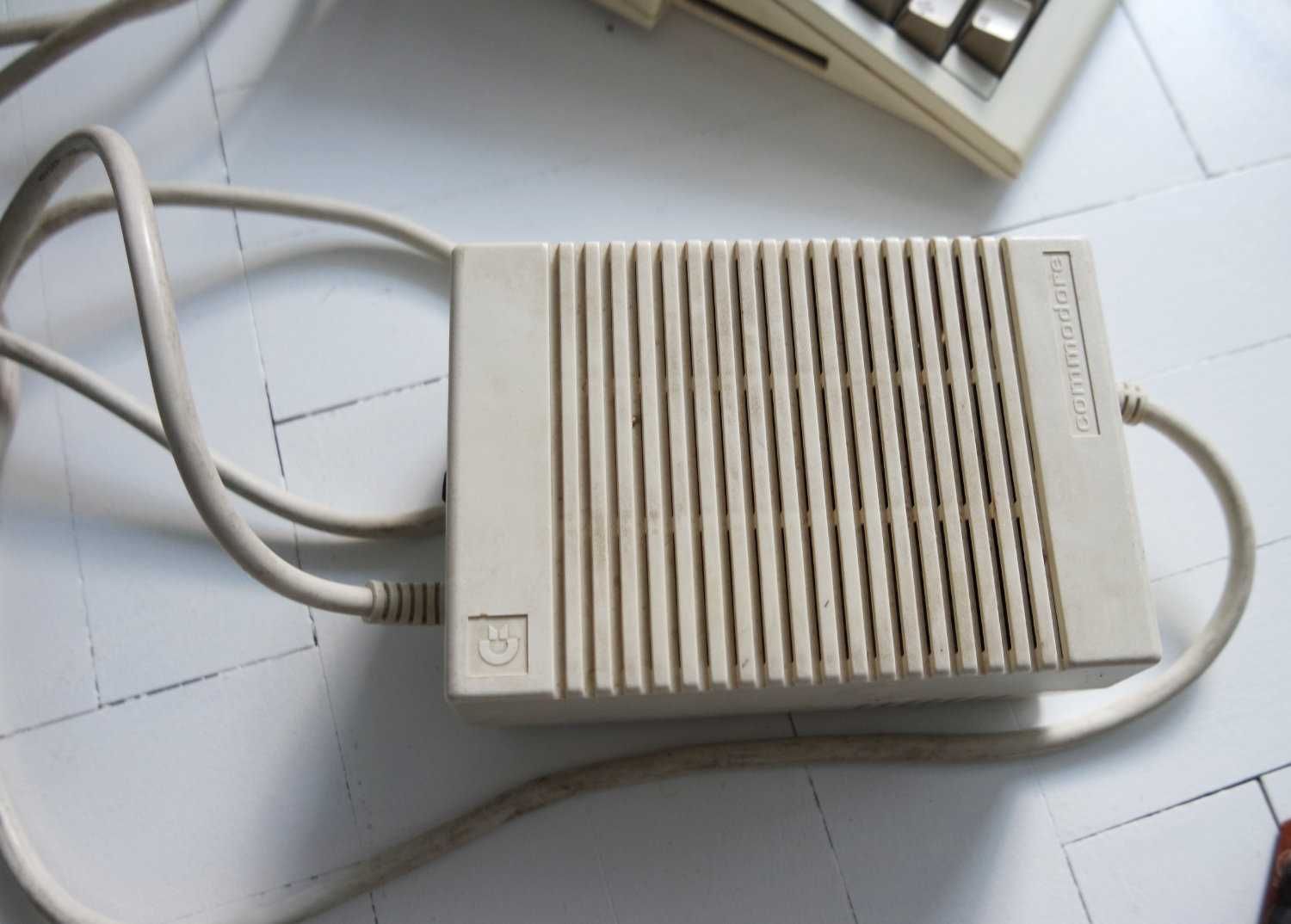 Amiga 600 commodore komputer stary do gier Pang