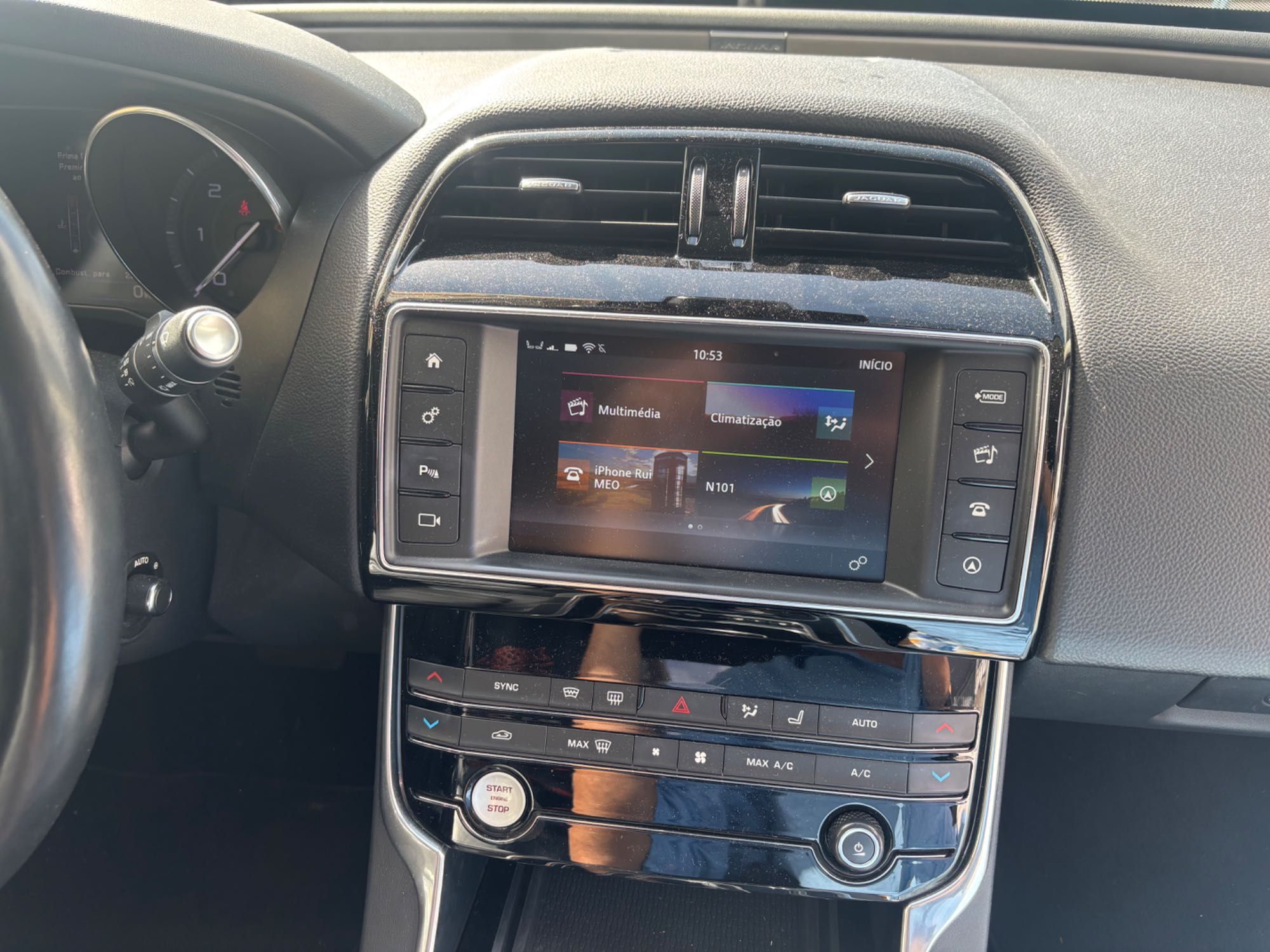 Jaguar XE motor avariado