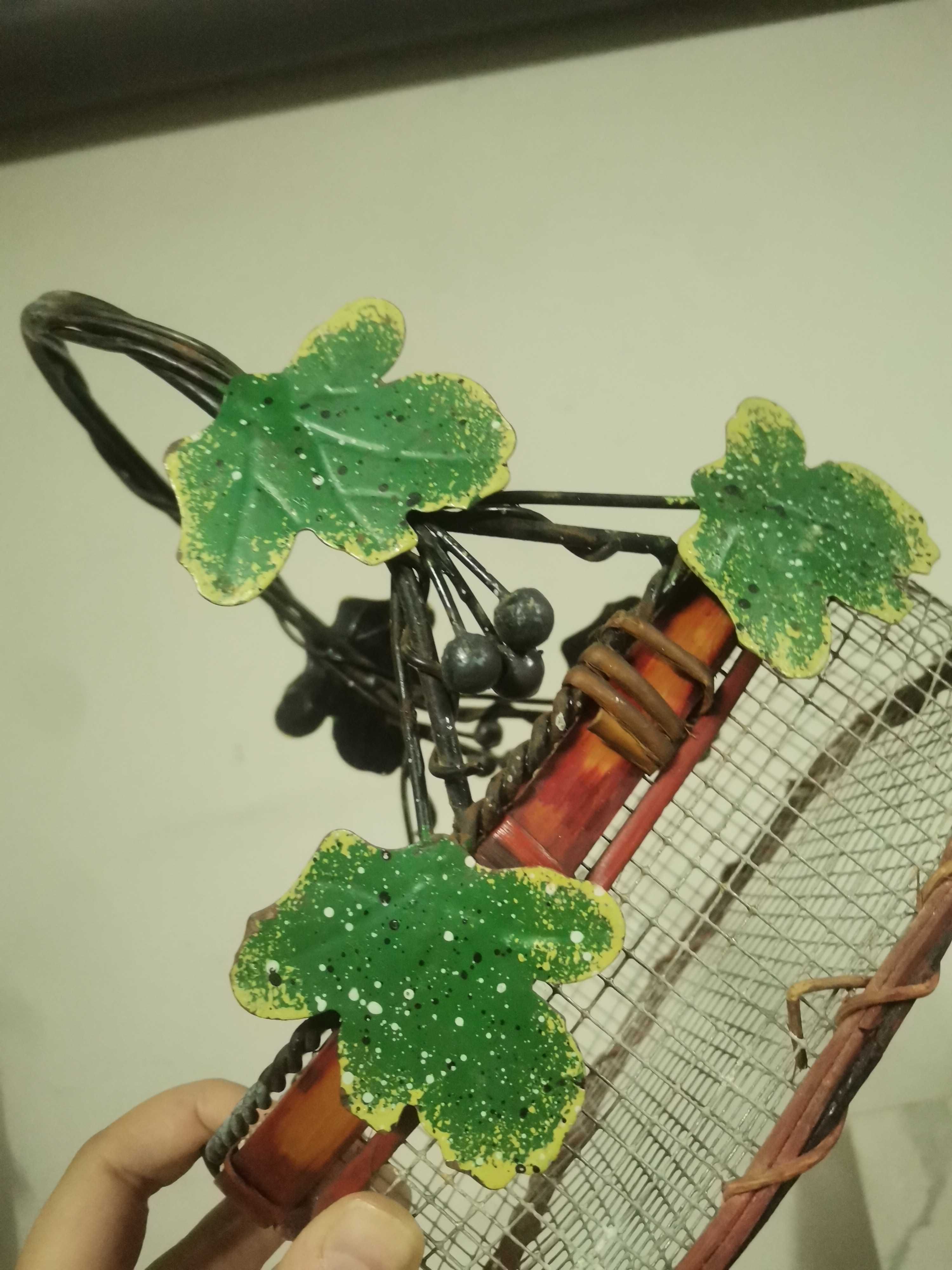 Cesta da fruta em metal