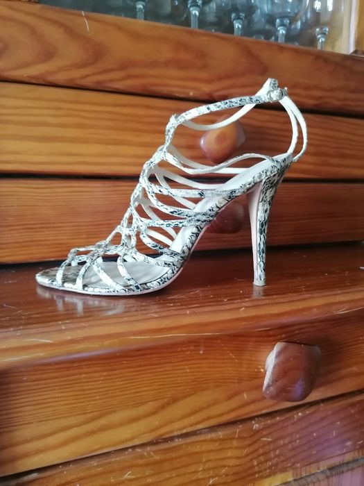 Sandálias de salto alto da Glória Ortiz