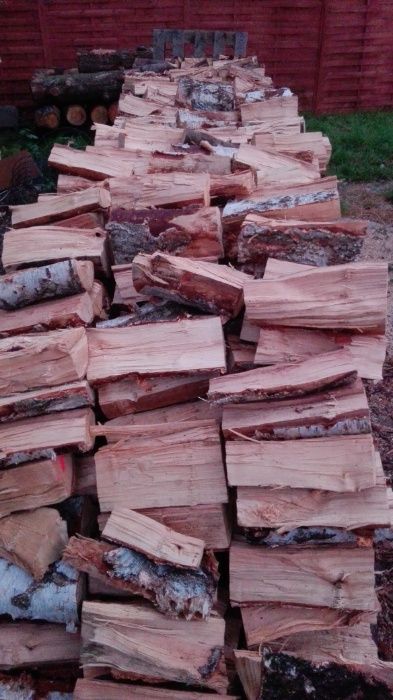 Drewno opałowo - kominkowe połupane i układane ( transport gratis )