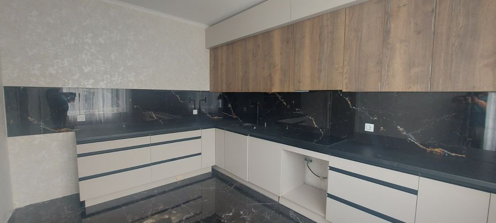 Продам частину нового будинку  на крошні.