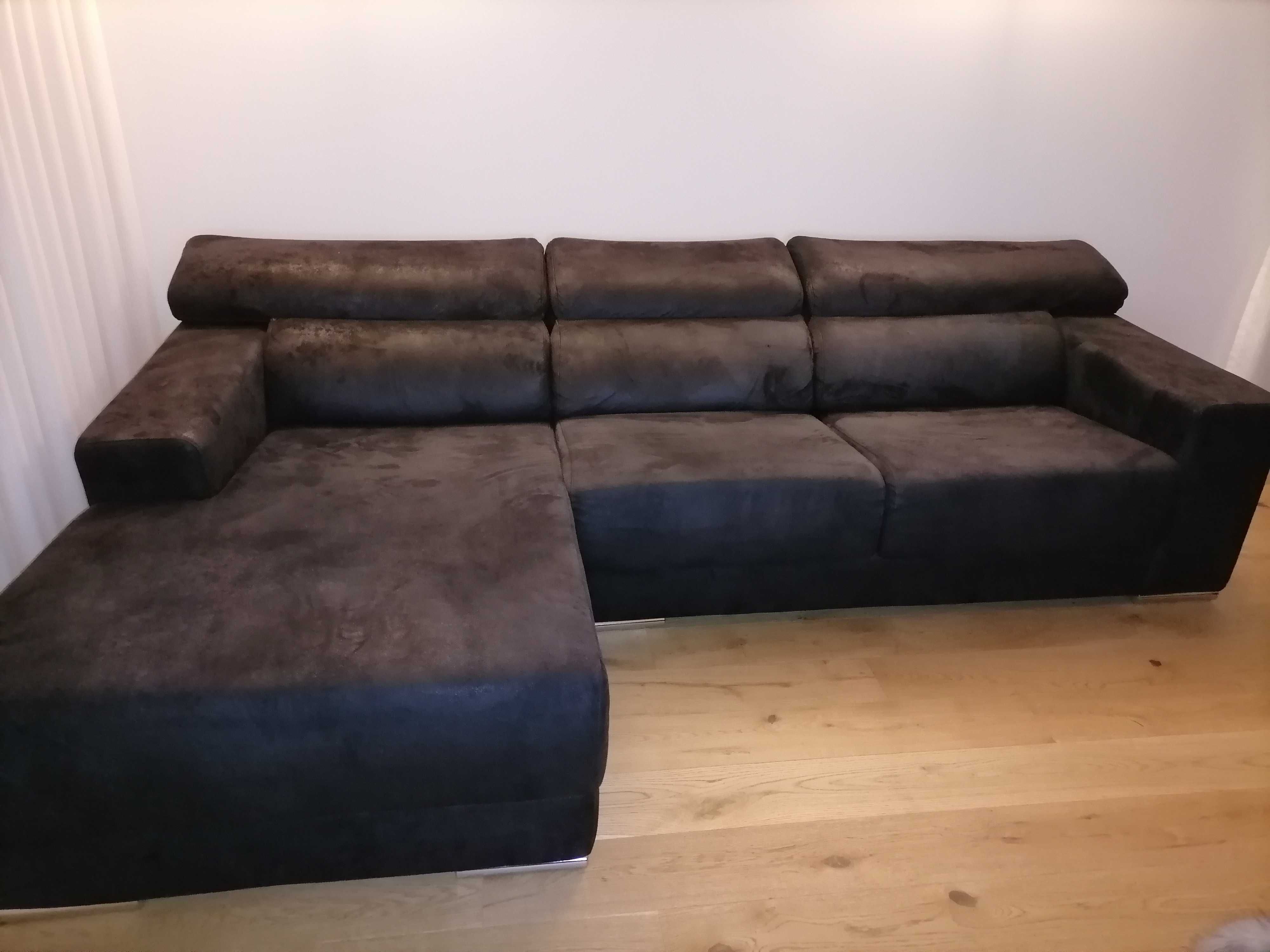 Sofá com chaise longue