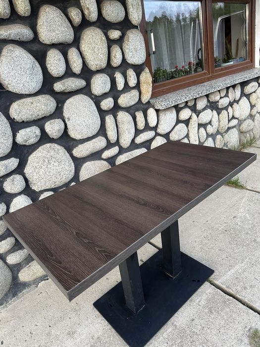 Drewniane stoliki z metalowa podstawa