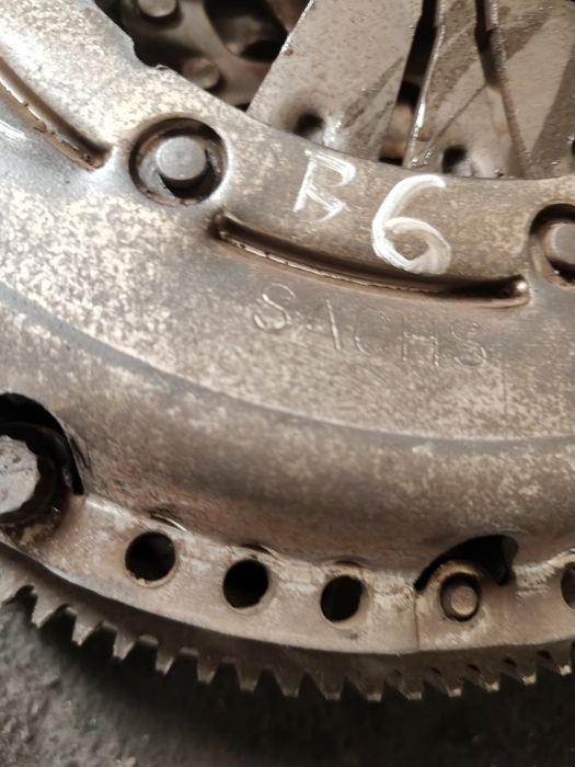 Sprzęgło bxe koło dwumasowe dwumas  volkswagen passat B6 Turan golf 5
