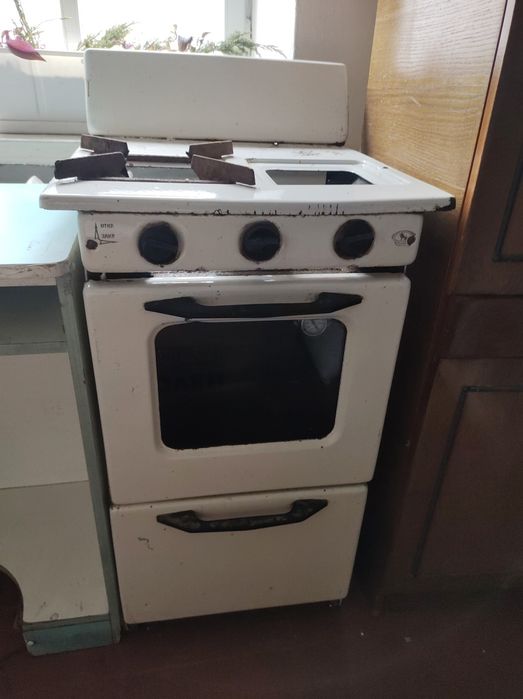 Продам газову плиту600гр