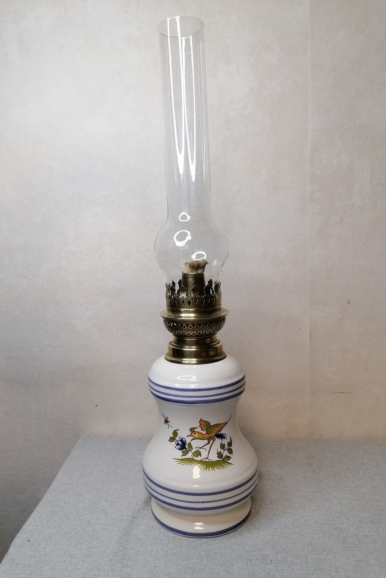 Stara lampa naftowa, porcelanowa