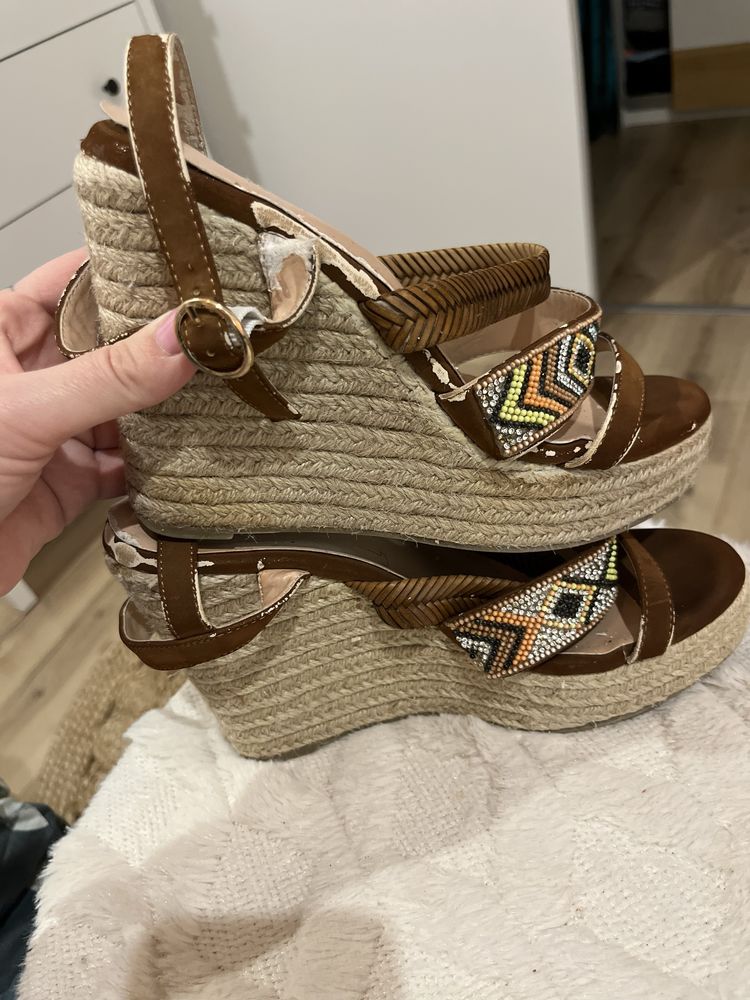 Sandały na koturnie guess r.40