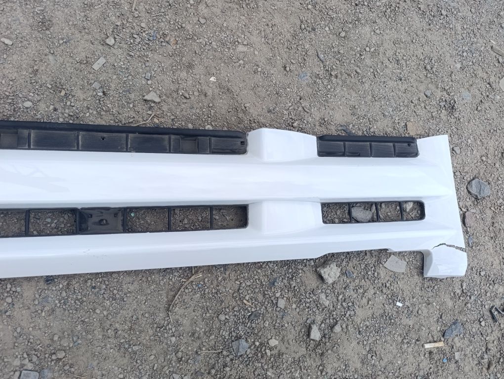 Решетка радиатора ISUZU NPR 75 NQR 90 NLR 700P Новая Деф