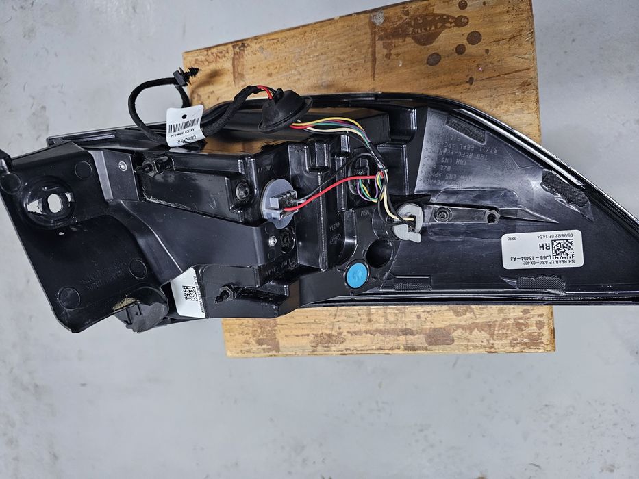 Ford Escape lampy tyl L+P titanium