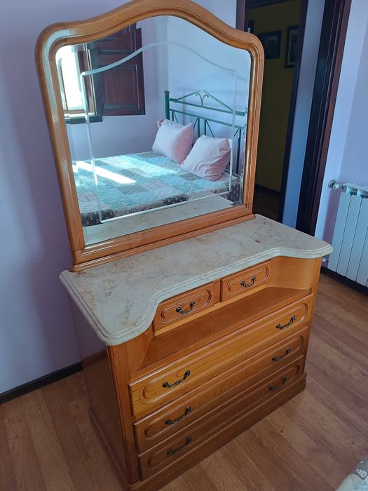 Conjunto cómoda e mesas de cabeceira