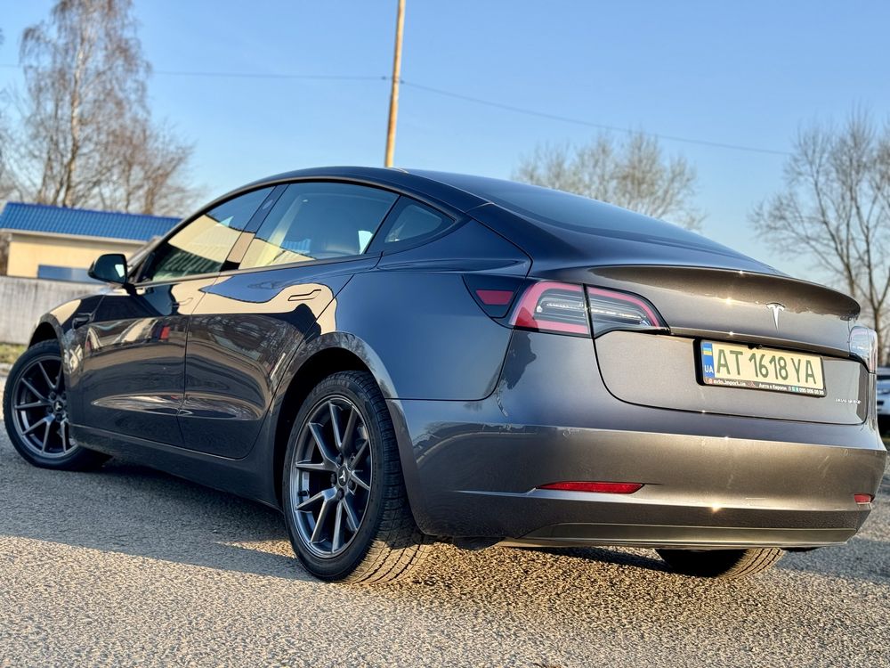 Tesla Model 3 обмін на нерухомість