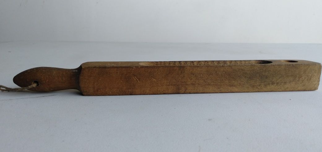 Stary termometr w drewnie