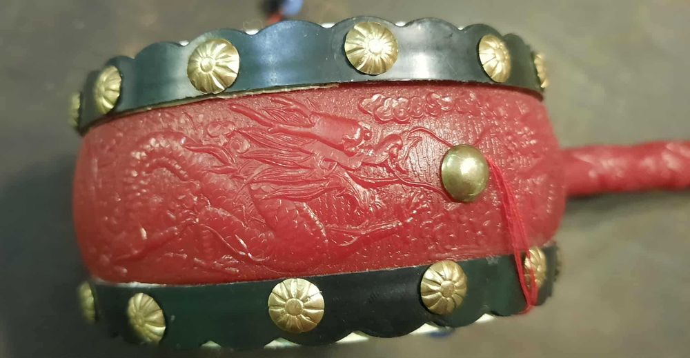 Даф, або барабан-тріскачка або барабан з кульками