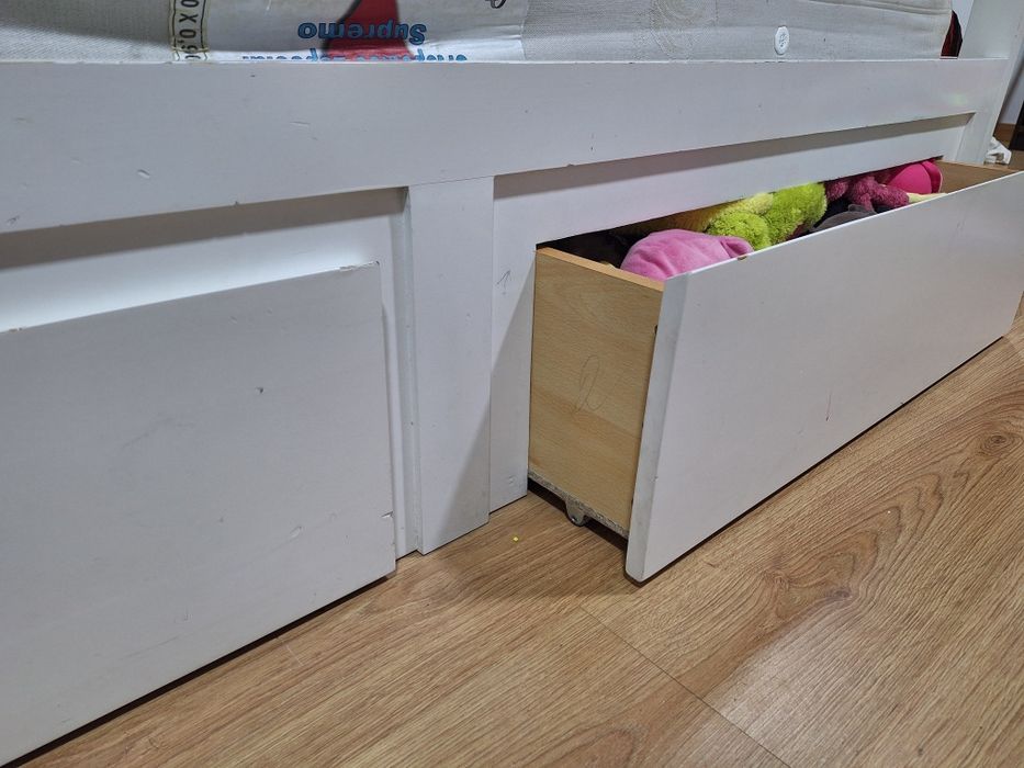 Cama Montessori em bom estado com estrado