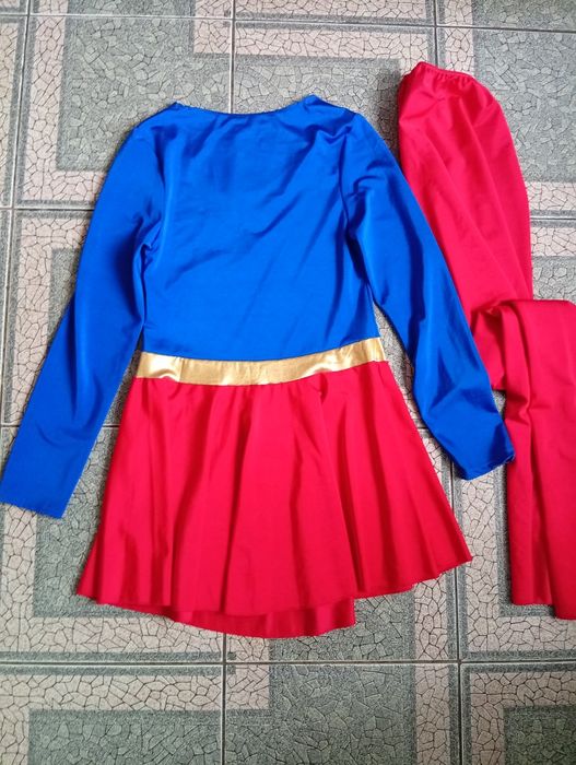 Костюм супергероїні для аніматорів.