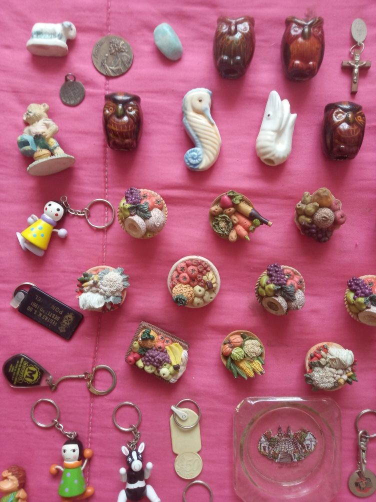 Grande Lote de Porta-Chaves e Biblots
