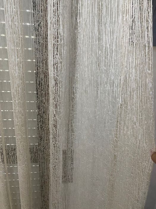 Cortinado em linho feito à medida, em bom estado