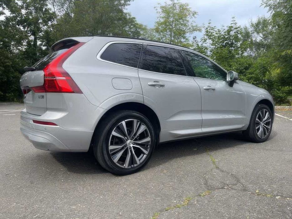 Volvo XC60 B5 Momentum      2022