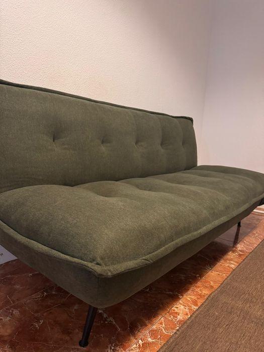 Sofá cama verde comprado em Agosto