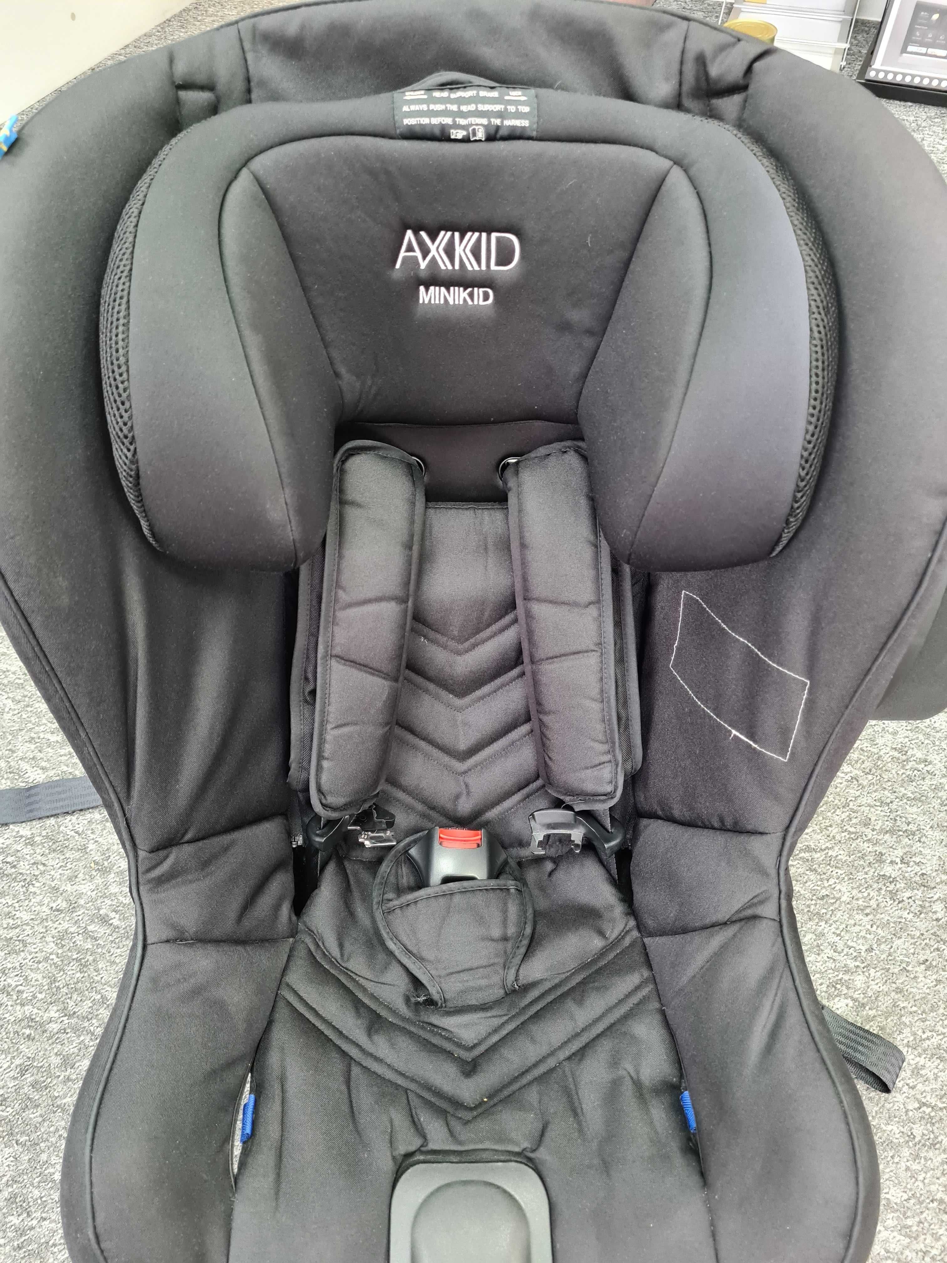 Fotelik samochodowy Axkid Minikid 2 - bezwypadkowy