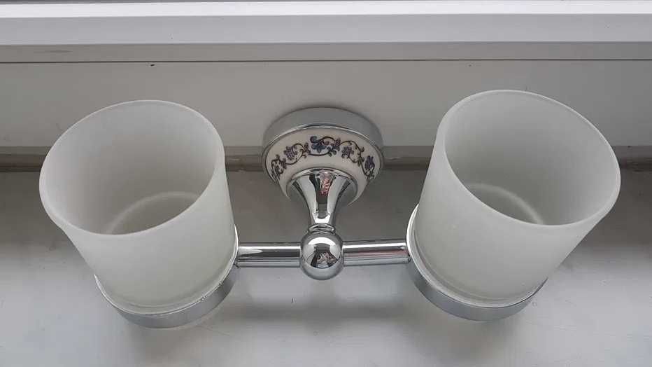 Ceramiczne kubki łazienkowe