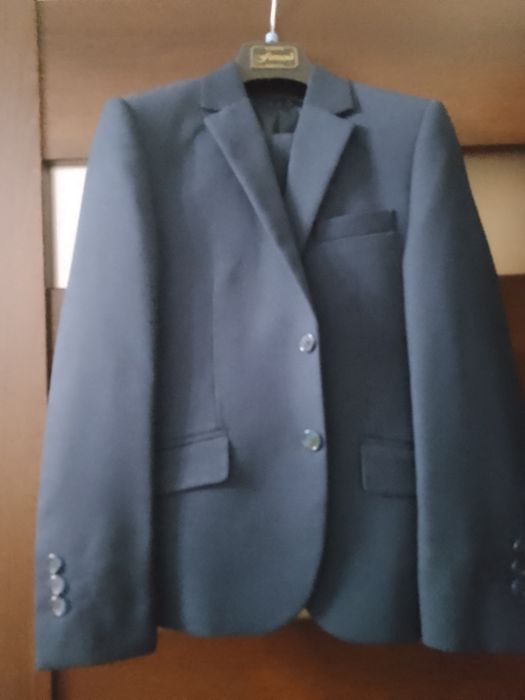 Garnitur komunijny Ferrano fashion r 134, ale wypada na większy, grana