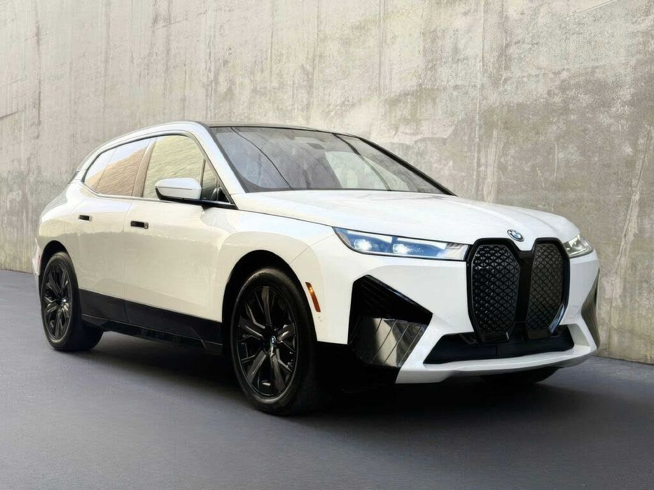 BMW iX xDrive50      2024