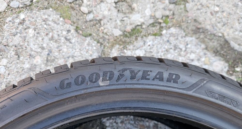 Opony zimowe Goodyear 225/40/18 jak NOWE !!! 4szt