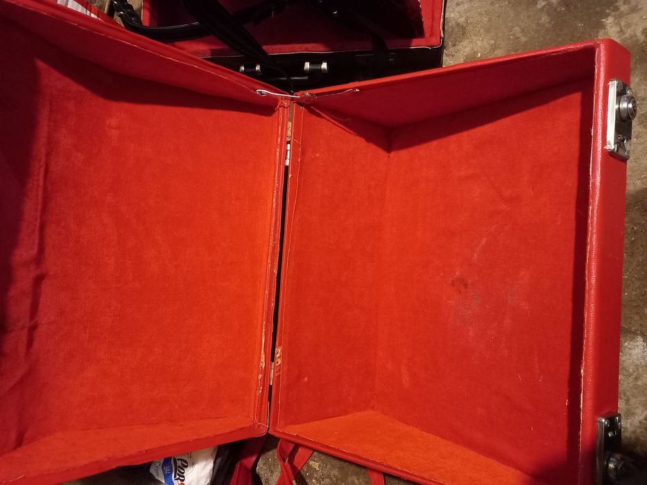 Acordeão muito antigo mas a tocar bem