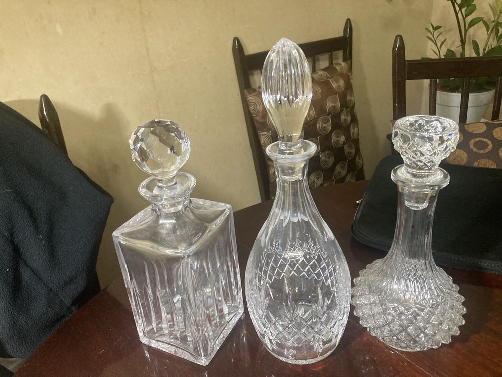 Conjunto de decantadotes vintage de vidro