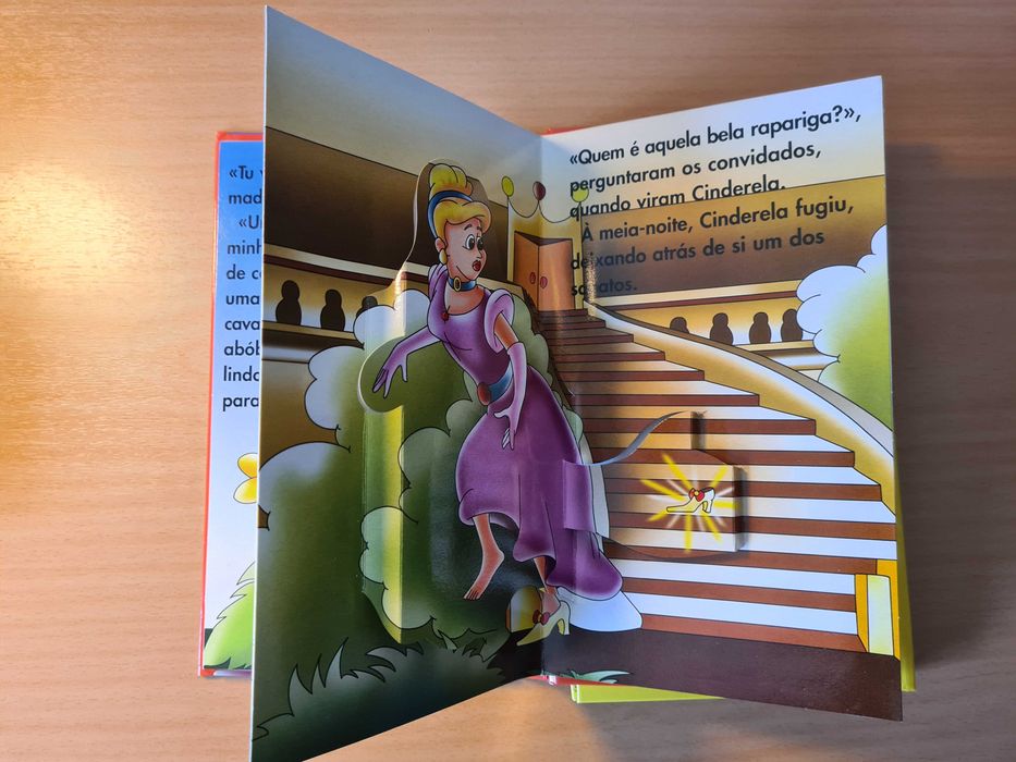 2 livrinhos infantis da coleção "Quem Conta um Conto"