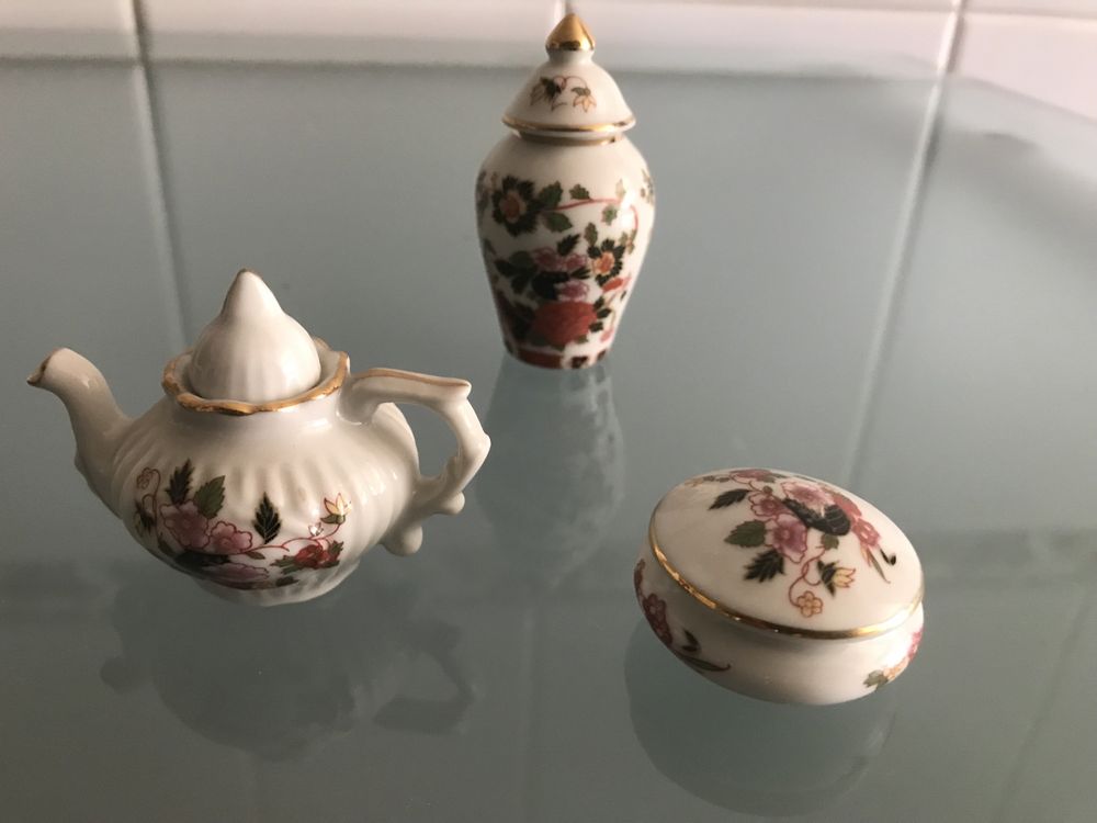 Miniaturas em porcelana