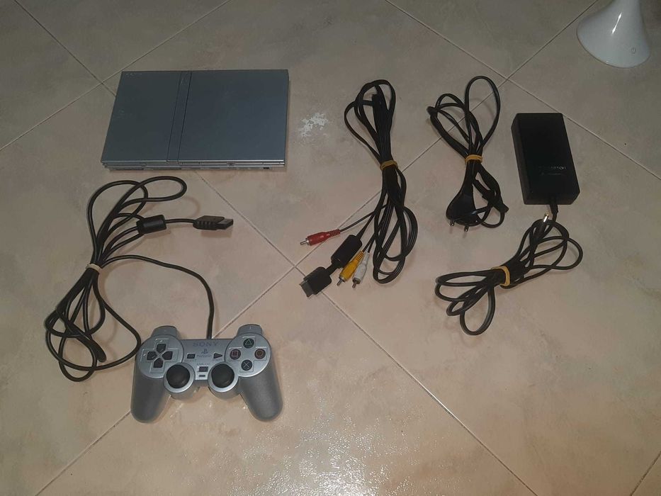 PS2 cinzento com 1 comando da edição completo