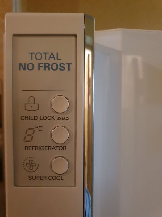 Холодильник LG чудовий стан