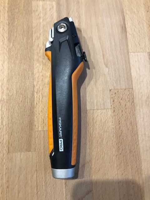 Ніж для гіпсокартону Fiskars Pro CarbonMax