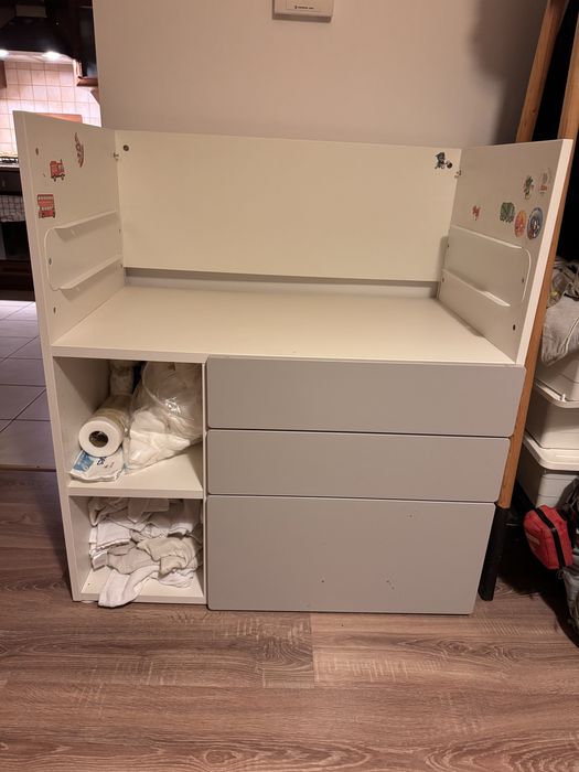 Przewijak komoda dla niemowląt smastad plasta szary  ikea