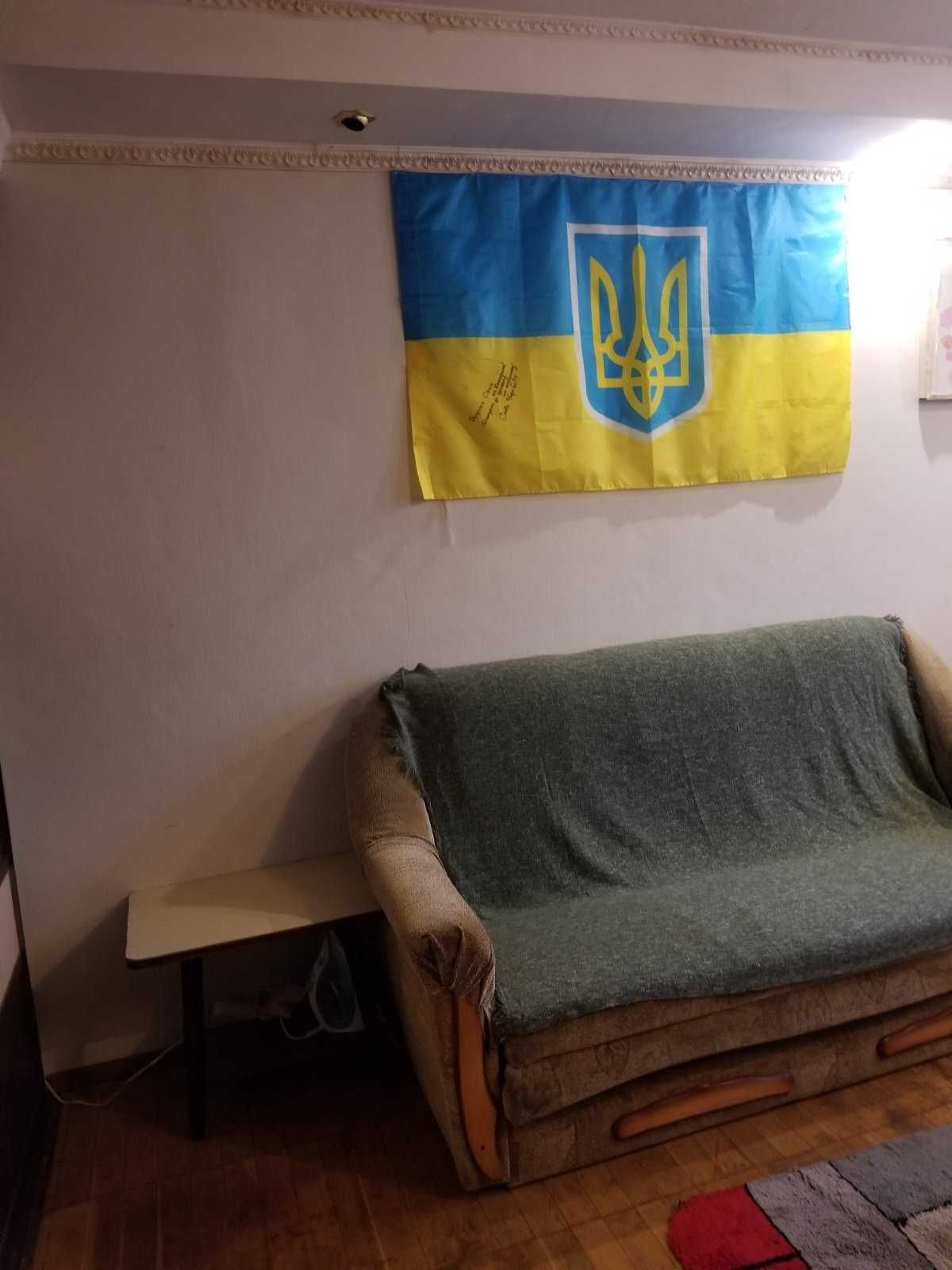 Продам  2 комнатную, метро Черниговская,ул.Карбышева , 18-А