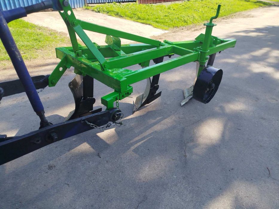 Плуг 3-х корпусний