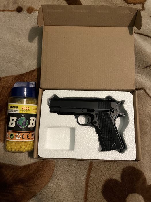 Продам іграшковий пістолет на пульках