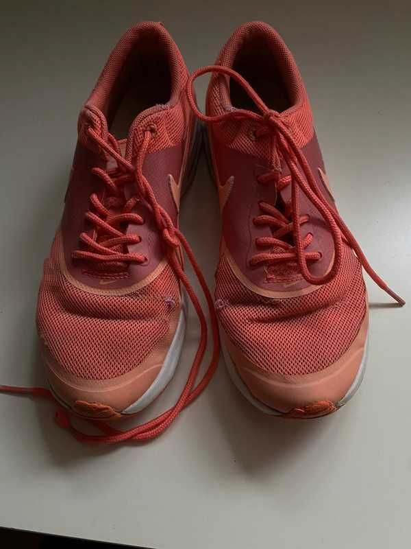 Różowe Nike Air max thea force