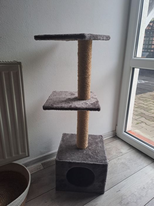 Drapak dla kota z siedziskiem