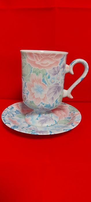 Kubek, filiżanka  z talerzykiem, wzór kwiatowy