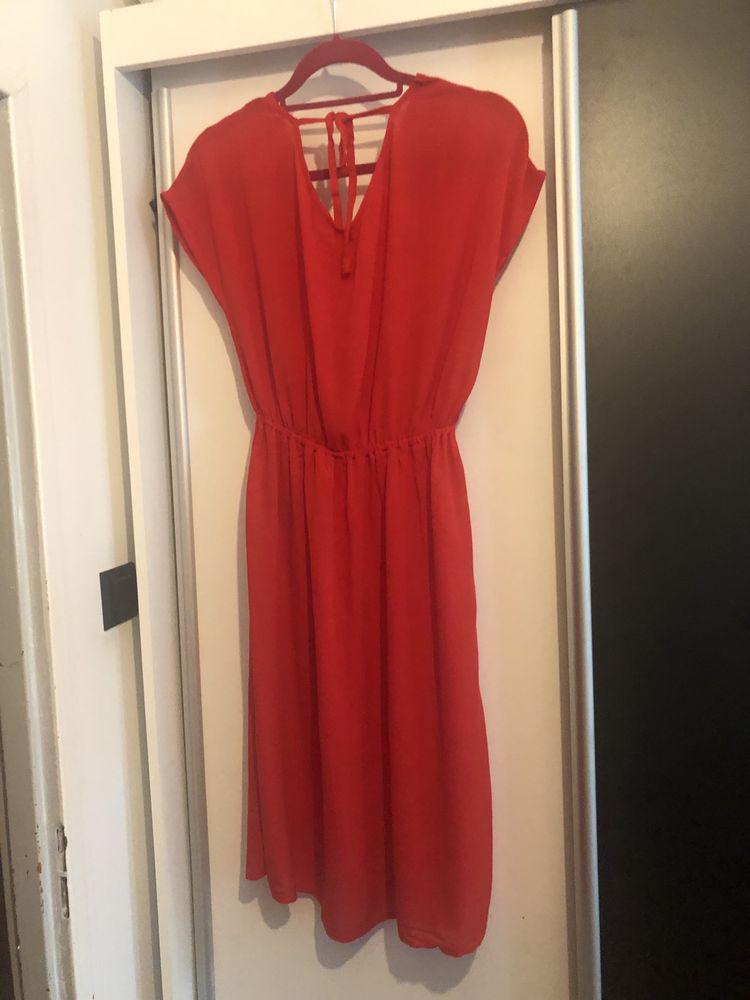 Czerwona sukienka midi