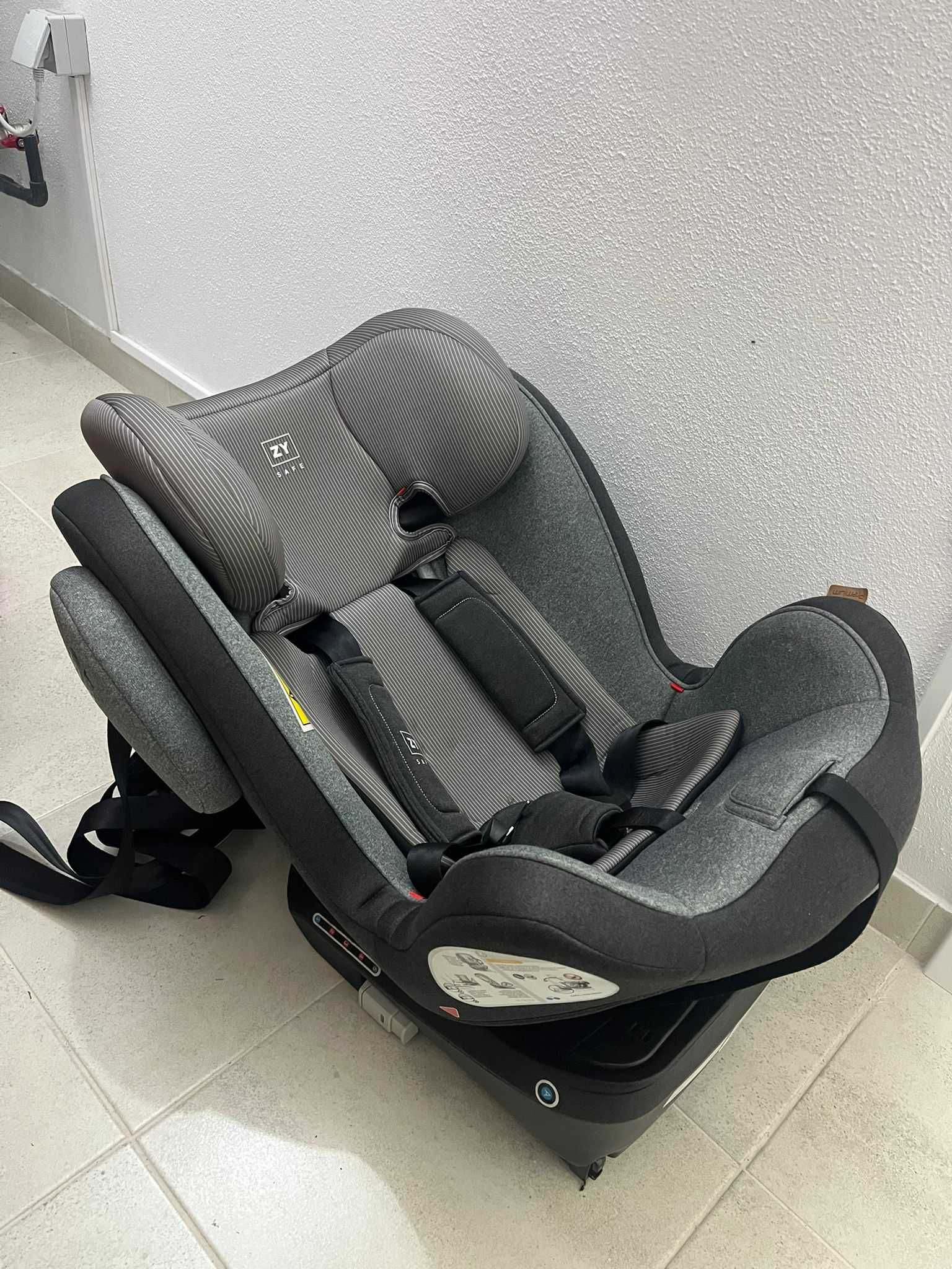 Cadeira Auto ZySafe rotativa e reclinável (com Isofix)