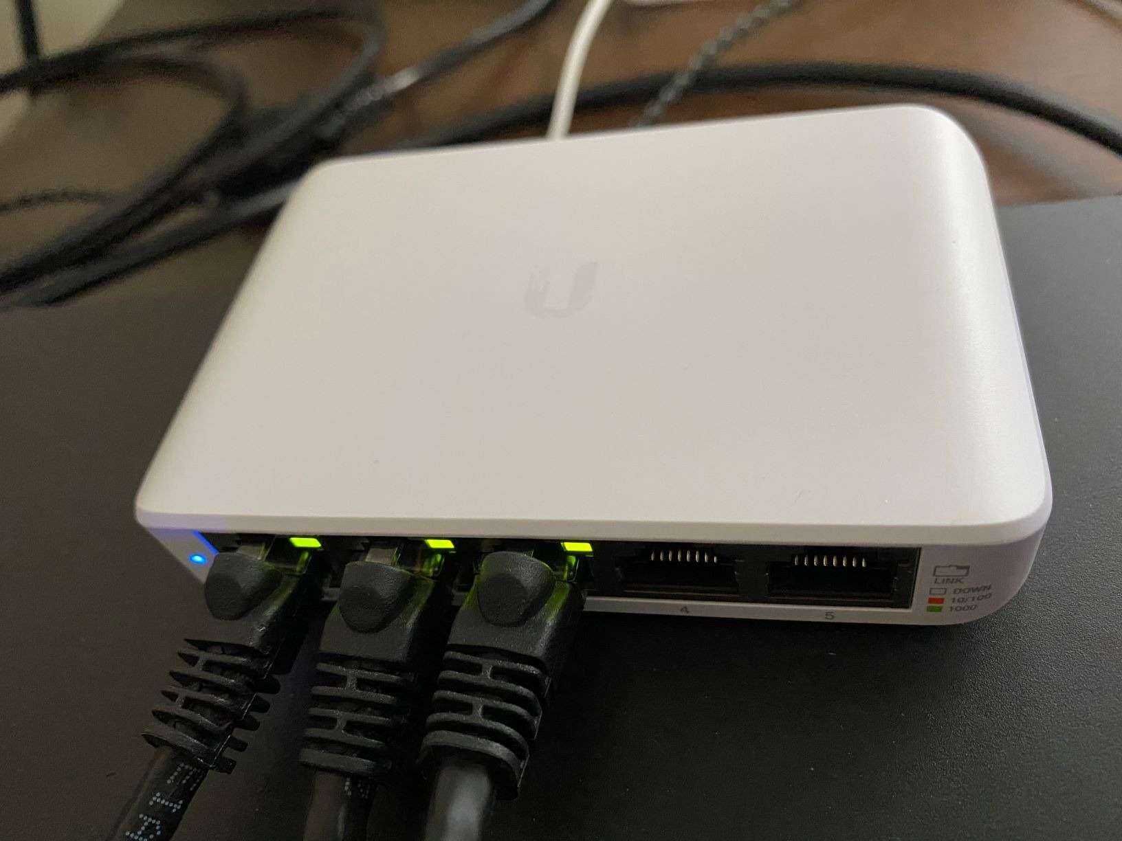 Маленький комунікатор, свіч Flex Mini від UniFi